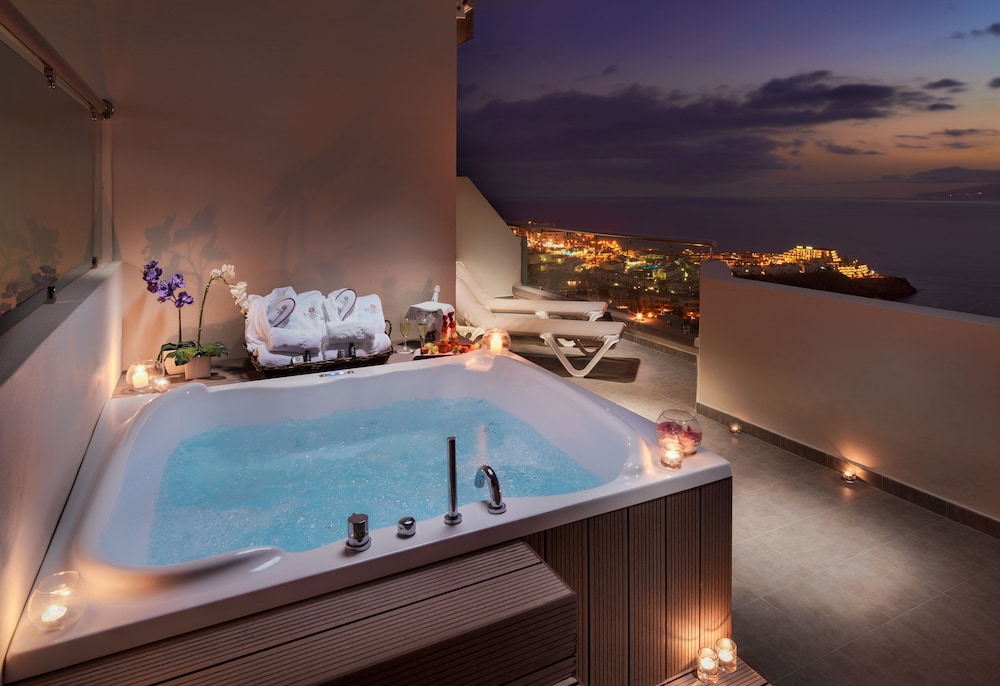 Luxury Apartment, 3 Bedrooms, Hot Tub, Sea View, photo 6