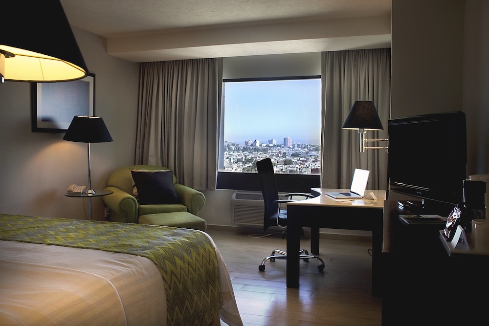 Standard Room, 1 King Bed (Volcano View) - Photo 5