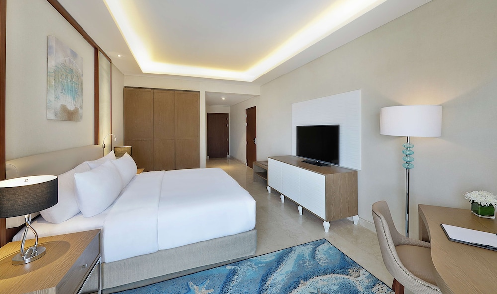 Room, 1 King Bed, Roll-in Shower, Balcony