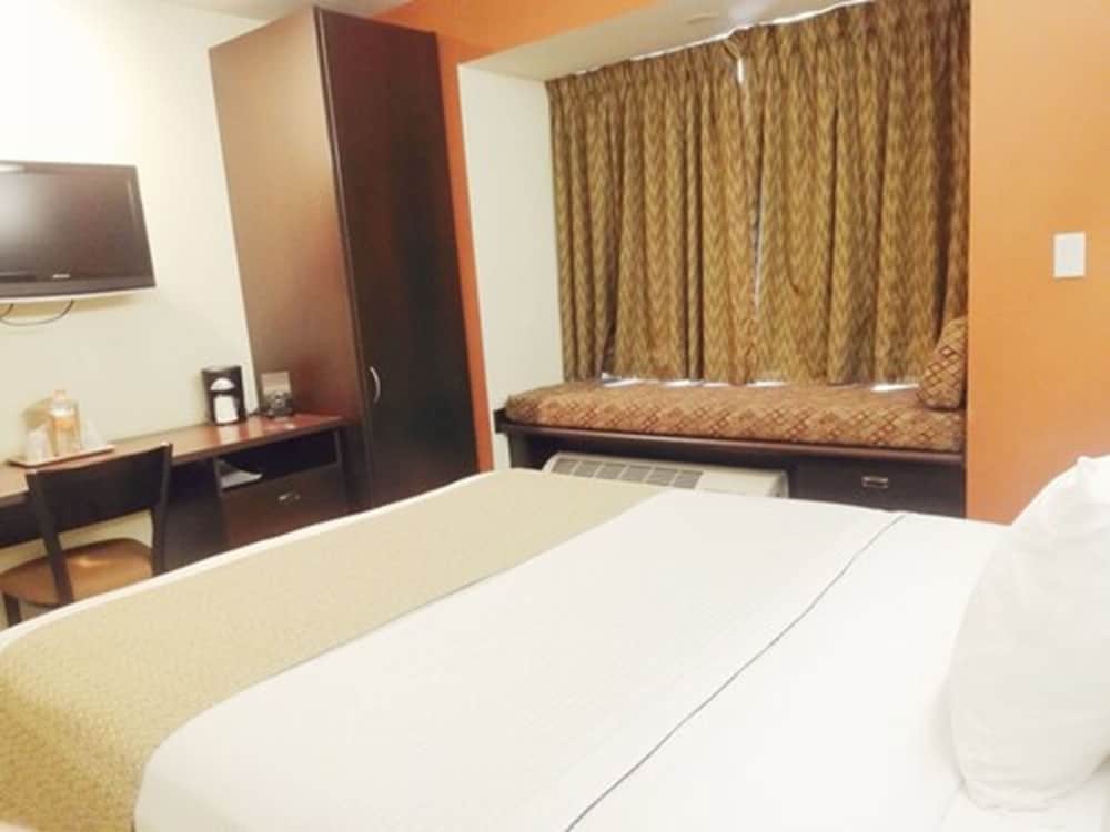 Standard Room, 1 Queen Bed - Photo 3