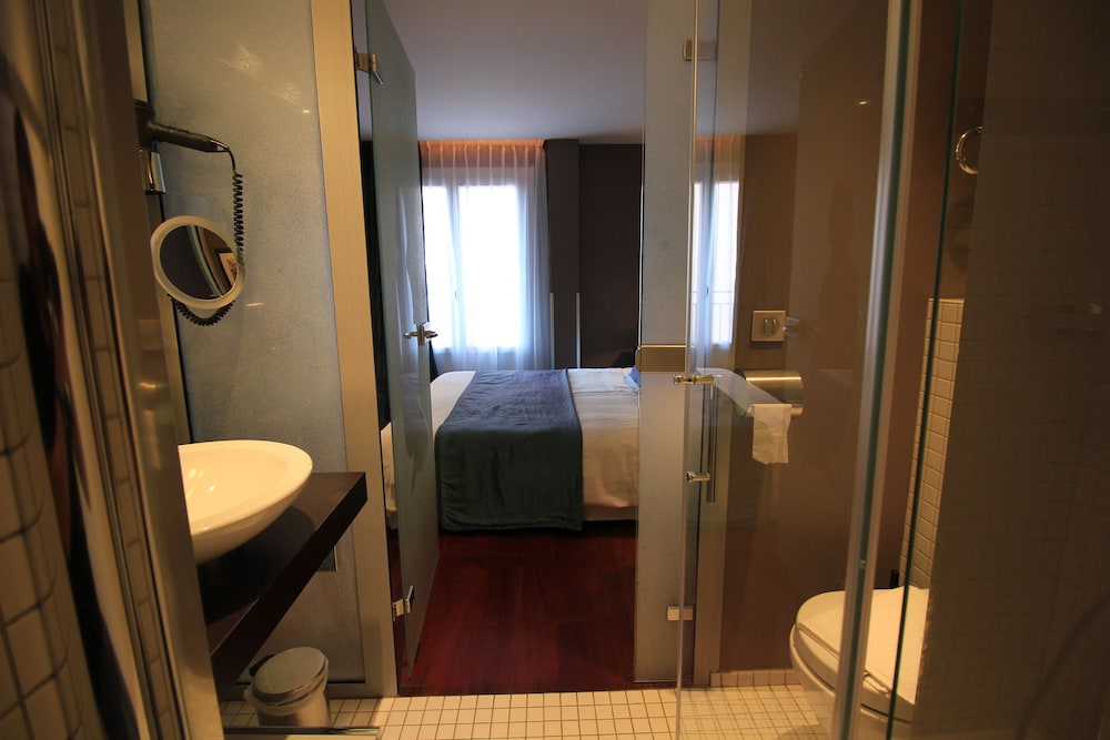 Superior Room (Shower) photo 3
