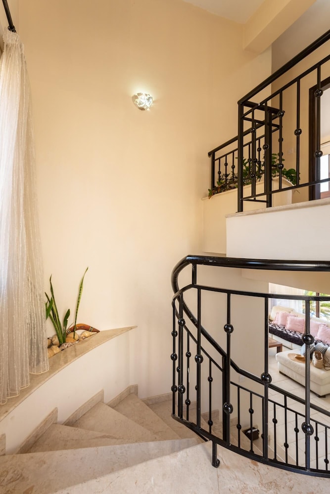 Villa photo 3