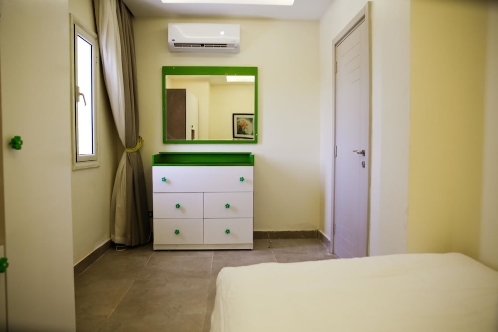 Grand Apartment, 3 Bedrooms, Smoking, Pool View