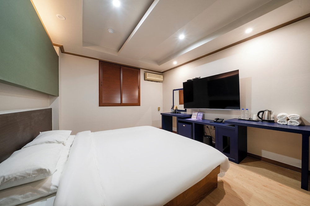 Basic Double Room, Non Smoking photo 3
