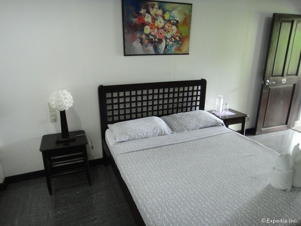 Deluxe Double Room, 1 Queen Bed, Private Bathroom photo 2