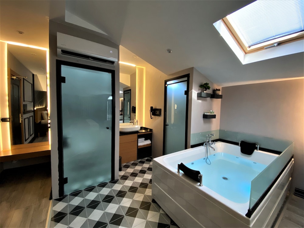 Exclusive Room, Jetted Tub photo 2