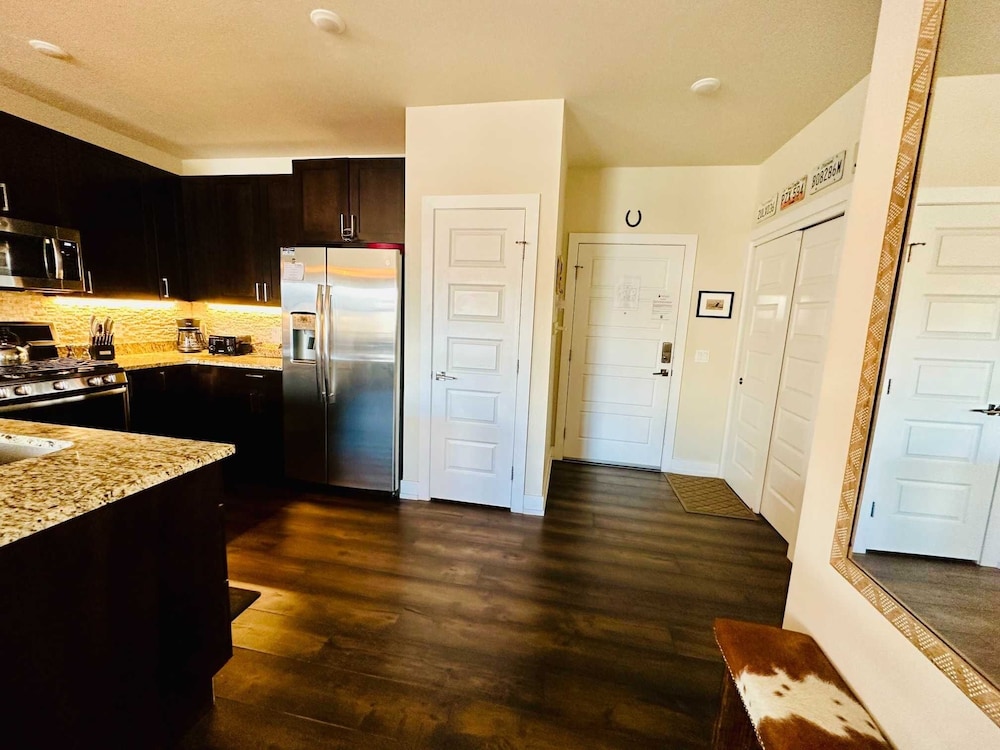 Condo, 2 Bedrooms photo 3