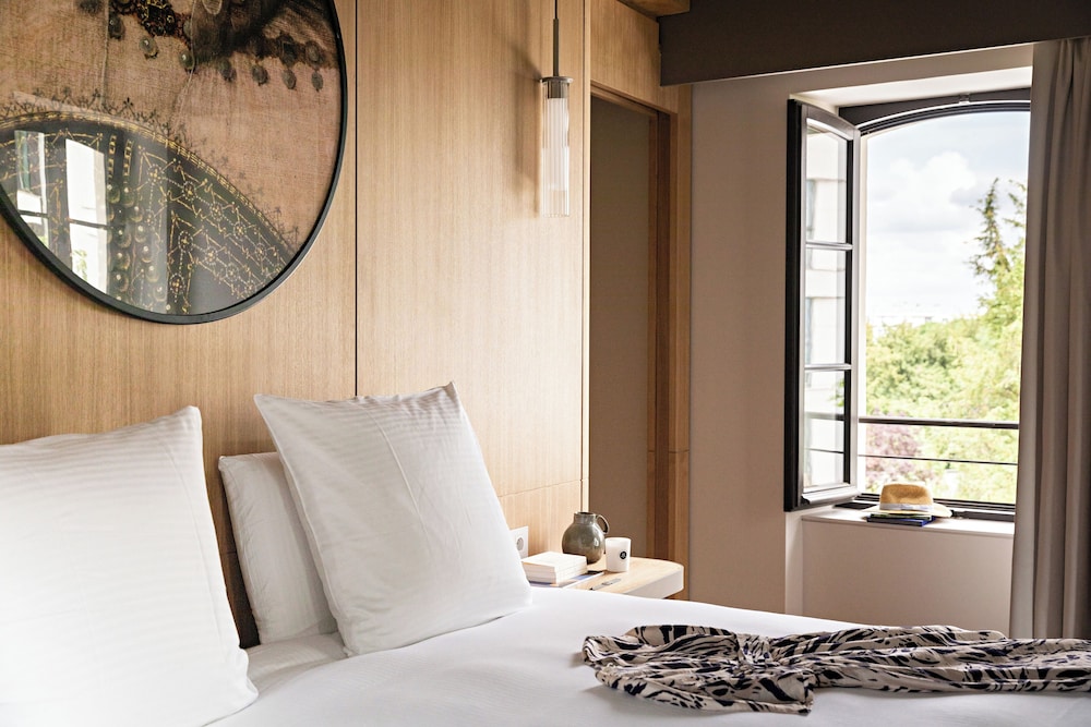 Suite, 1 King Bed (Margot) - Photo 4