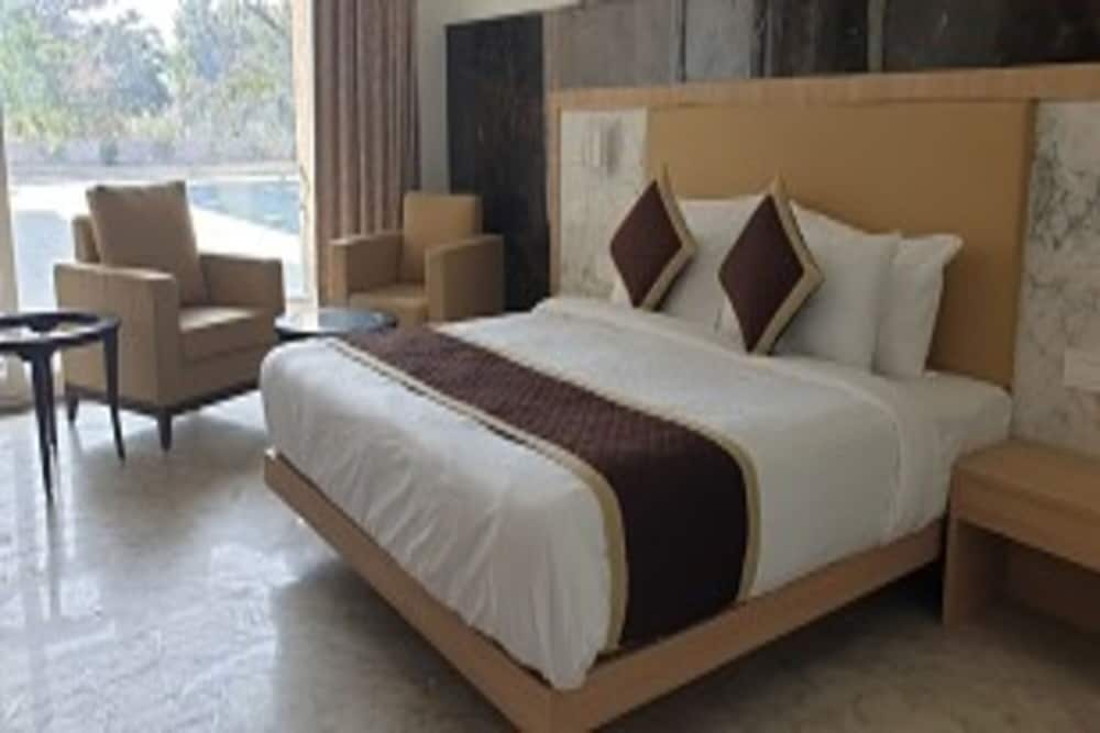 Family Rooms - Photo 10