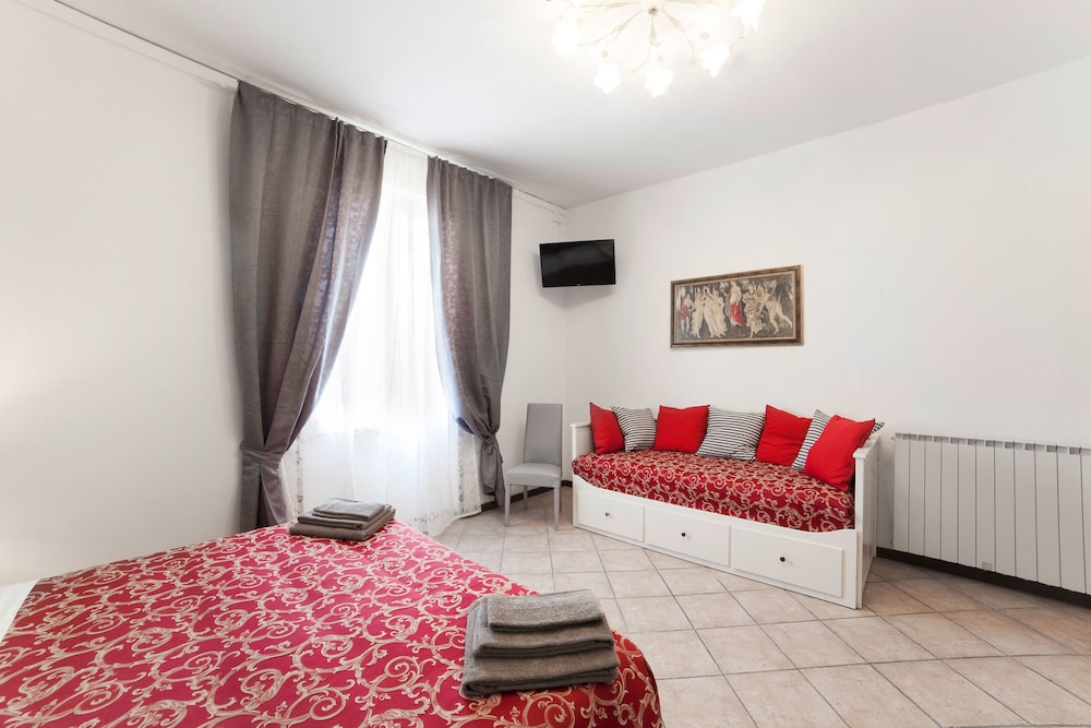 Deluxe Quadruple Room, Ensuite photo 3