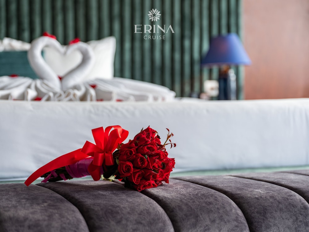 Honeymoon Suite, Sea View - Photo 11