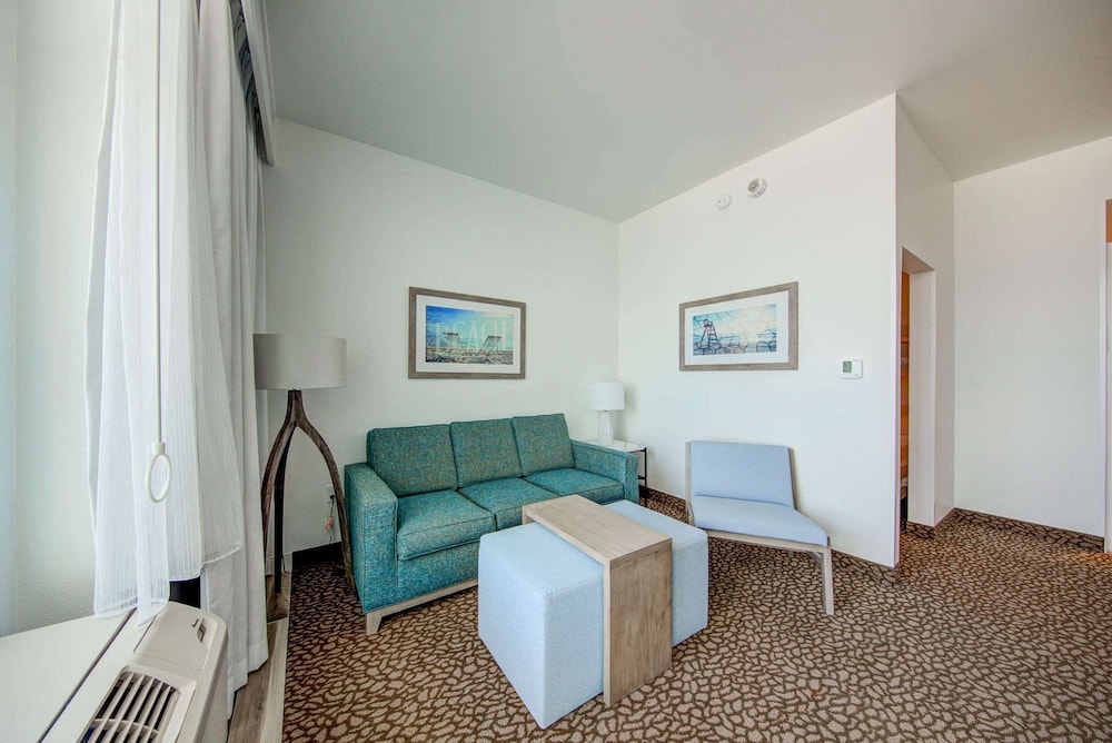 Suite, Multiple Beds, Accessible, Corner (1 King and 2 Single Bunk Beds) photo 3
