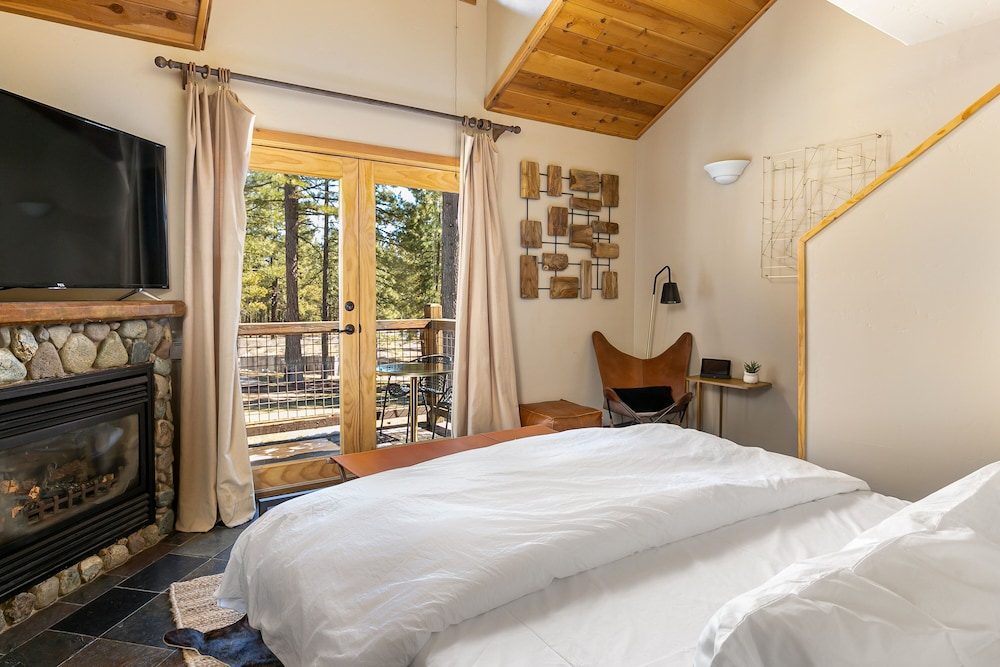 Suite, 1 King Bed, Terrace