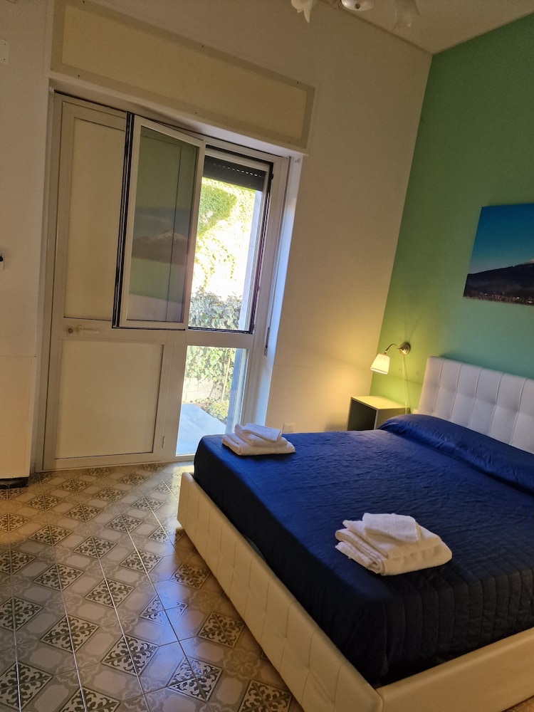 Deluxe Room - Photo 5
