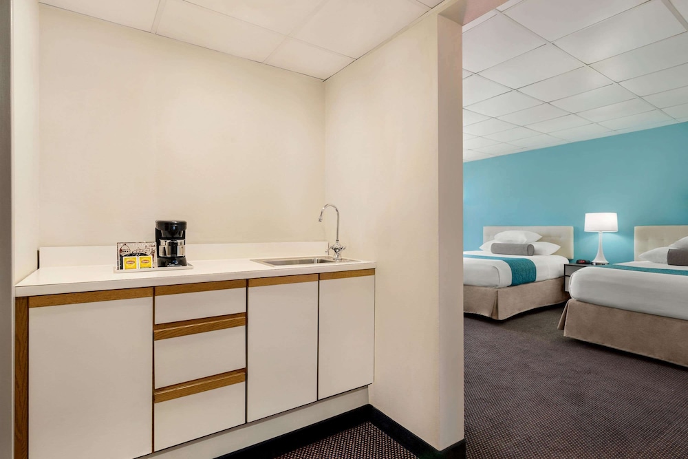 Suite, 2 Queen Beds, Non Smoking photo 1