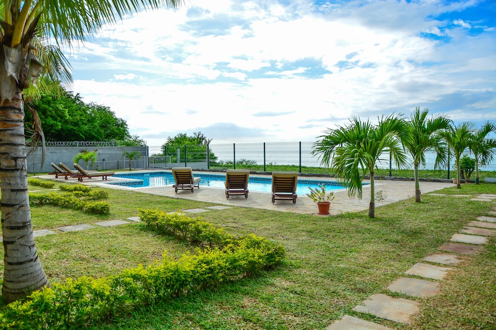 Family Apartment, 2 Bedrooms, Sea View photo 2