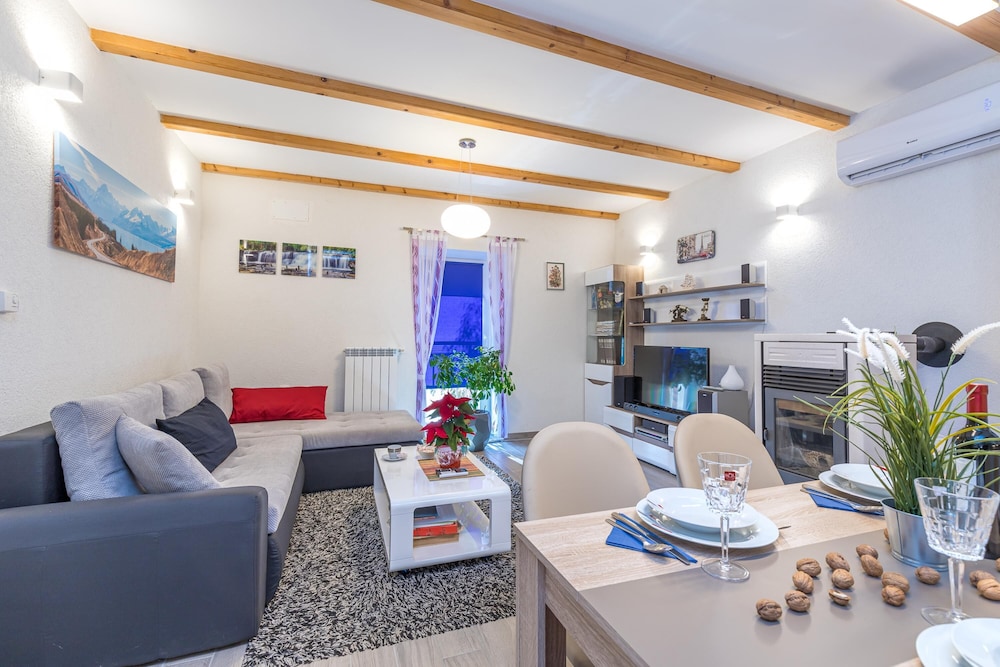 Family House, Multiple Bedrooms, Mountainside (Holiday Home Kastav)