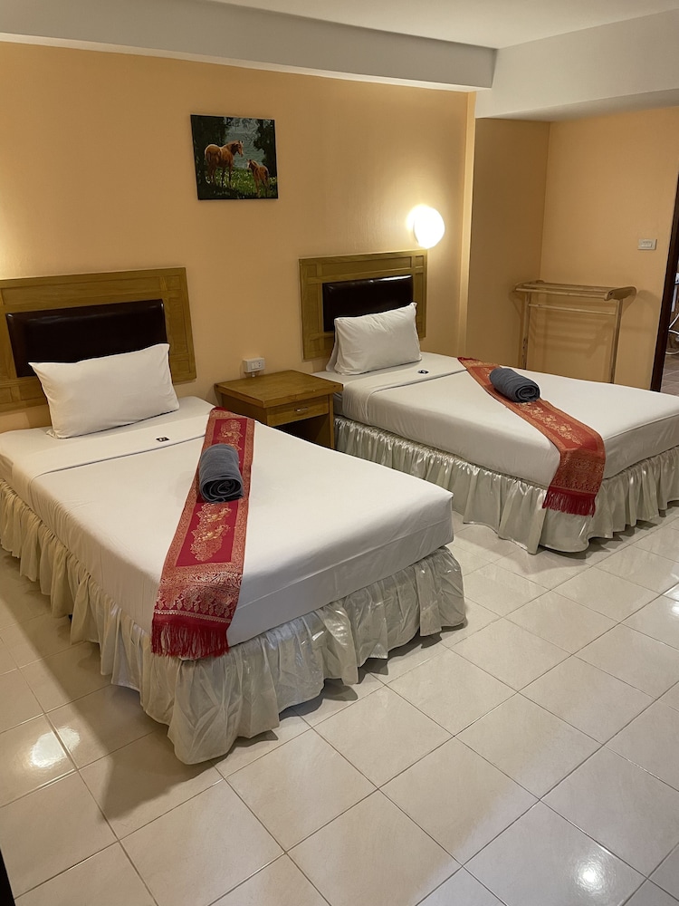 Twin Room - Photo 3