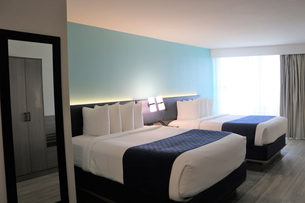 Standard Room, 2 Queen Beds, Refrigerator & Microwave, Oceanfront (Refrigerator & Microwave) - Photo 1