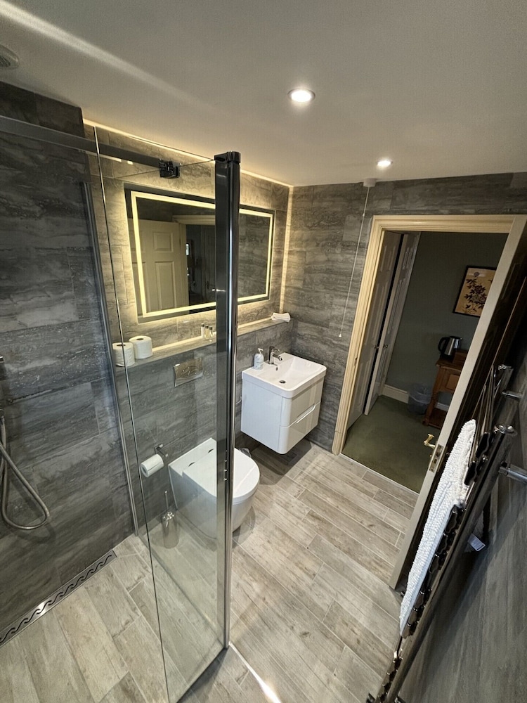 Twin Room, Ensuite - Photo 3