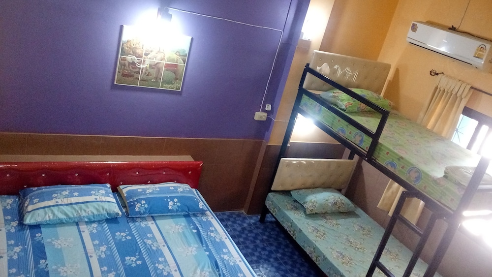 Family Quadruple Room, Multiple Beds, City View photo 3