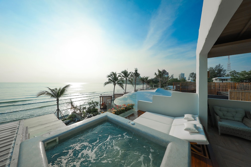 Suite, 1 King Bed, Sea View, Beachfront