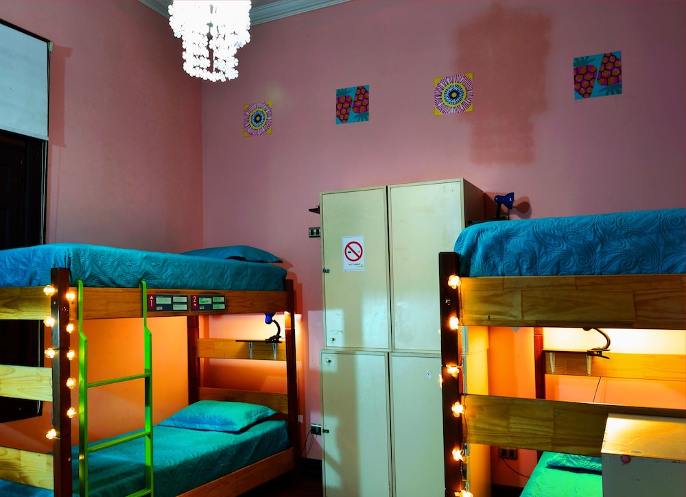 Dorm Estandar Femenino 6 Adultos B/C photo 1