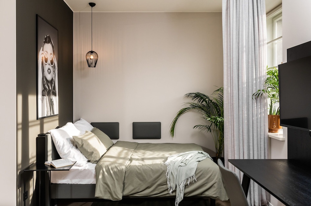 Deluxe Studio Suite, 1 Queen Bed, Non Smoking, Kitchenette