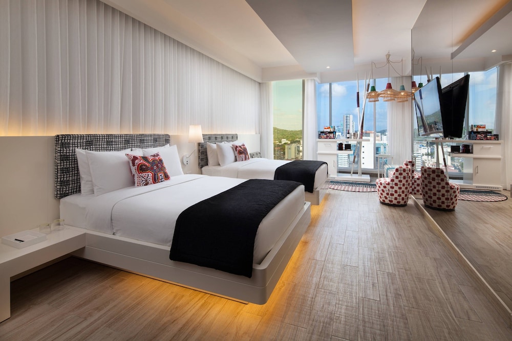 Deluxe, Guest room, 2 Queen, Partial City view