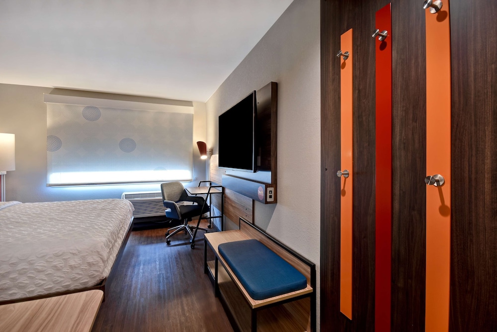 Room, 1 King Bed, Accessible (Hearing) - Photo 2