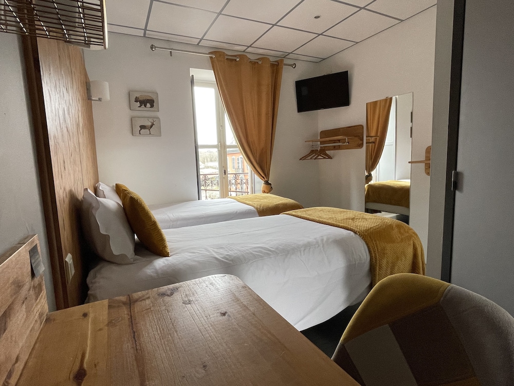 Standard Twin Room - Photo 4