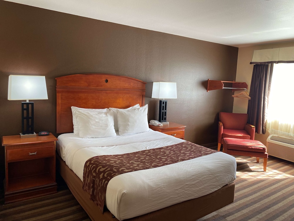 Standard Room, 1 Queen Bed, Accessible, Non Smoking photo 2