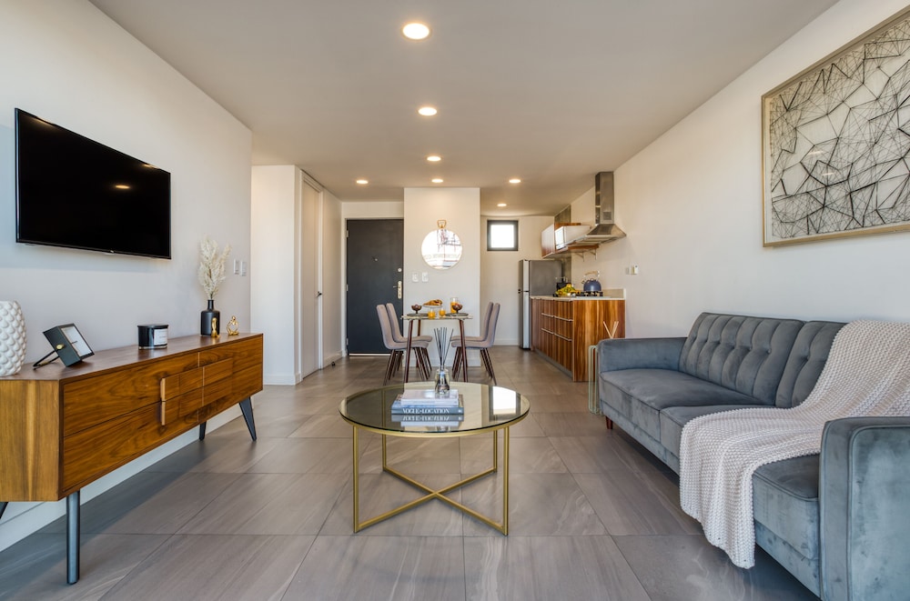 Exclusive Apartment with Balcony photo 3