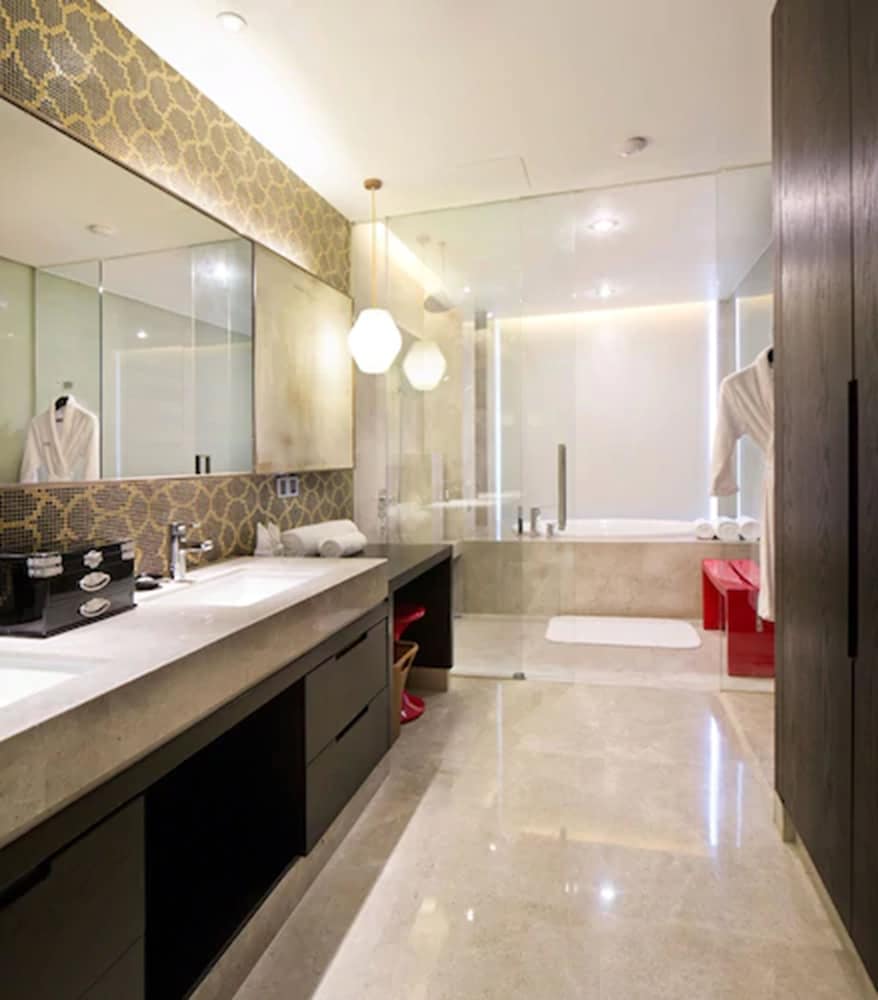 Business Suite photo 2