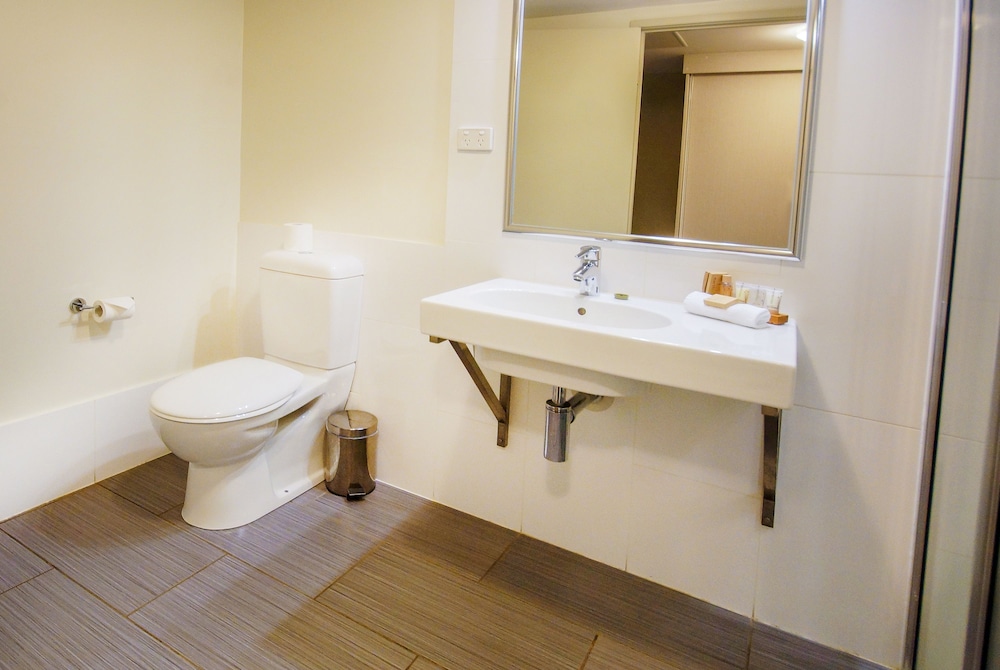 Deluxe Room, Non Smoking (Isa Deluxe Single Skylight) photo 3