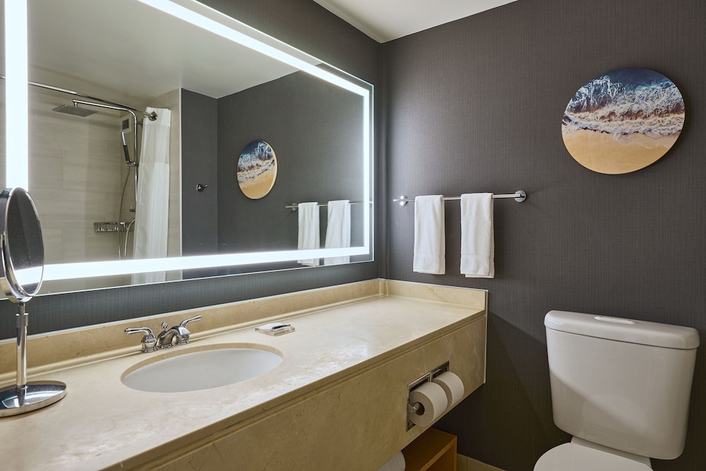 Deluxe Room, 2 Queen Beds (Mobility Accessible, Roll-In Shower)