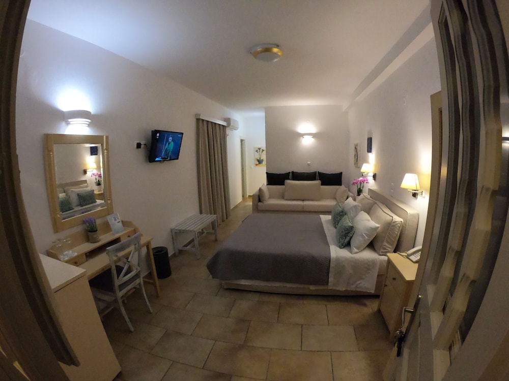 Family Room, 2 Bedrooms