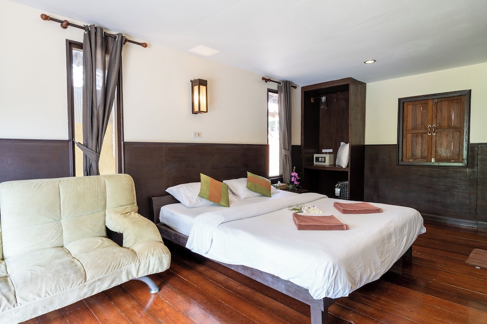 Family Bungalow, 2 Bedrooms (Deluxe Family A/C Bungalow) photo 1