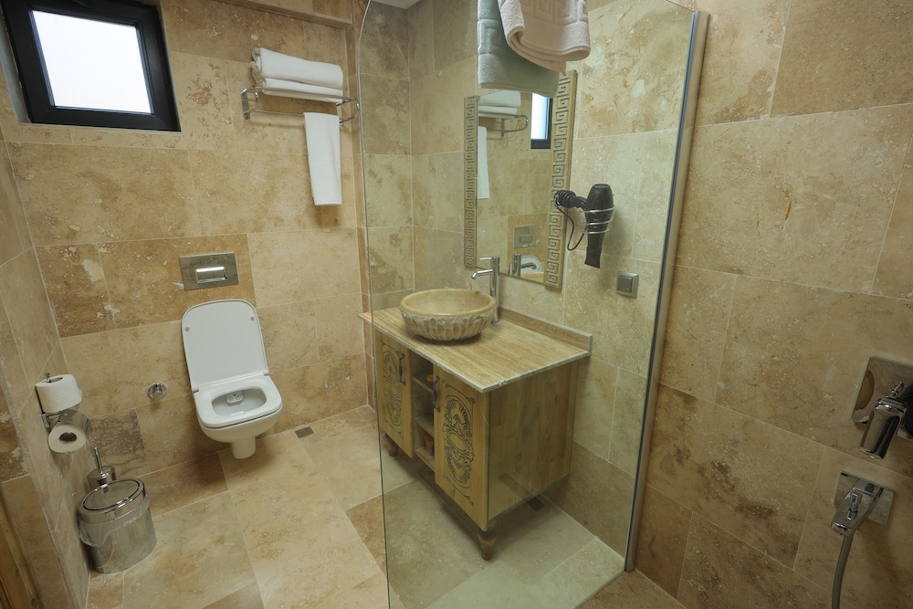 Deluxe Suite - Photo 3