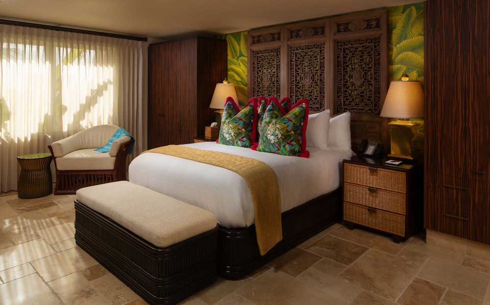 Suite, 1 King Bed, Garden View photo 2