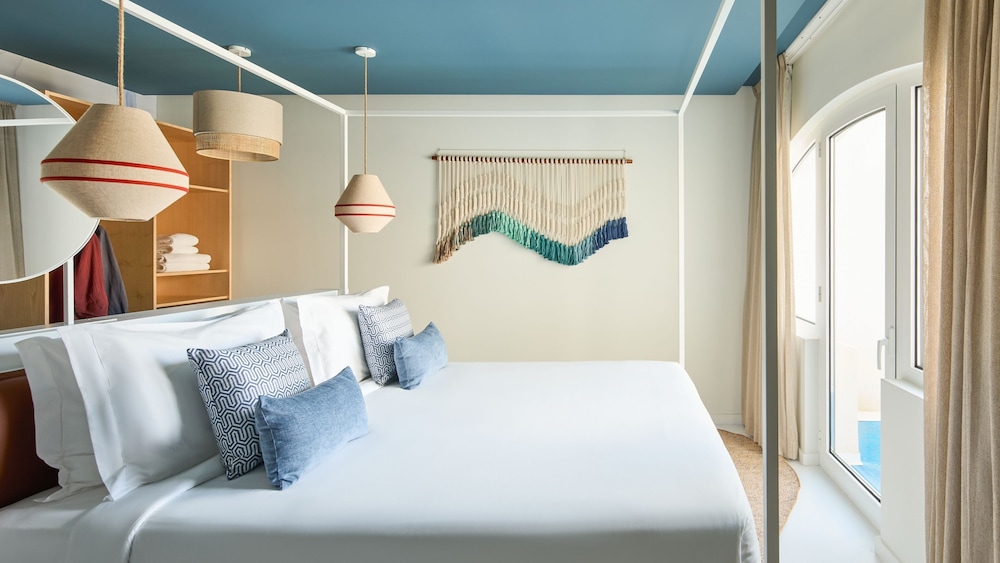 Premium Room, 1 King Bed, Balcony
