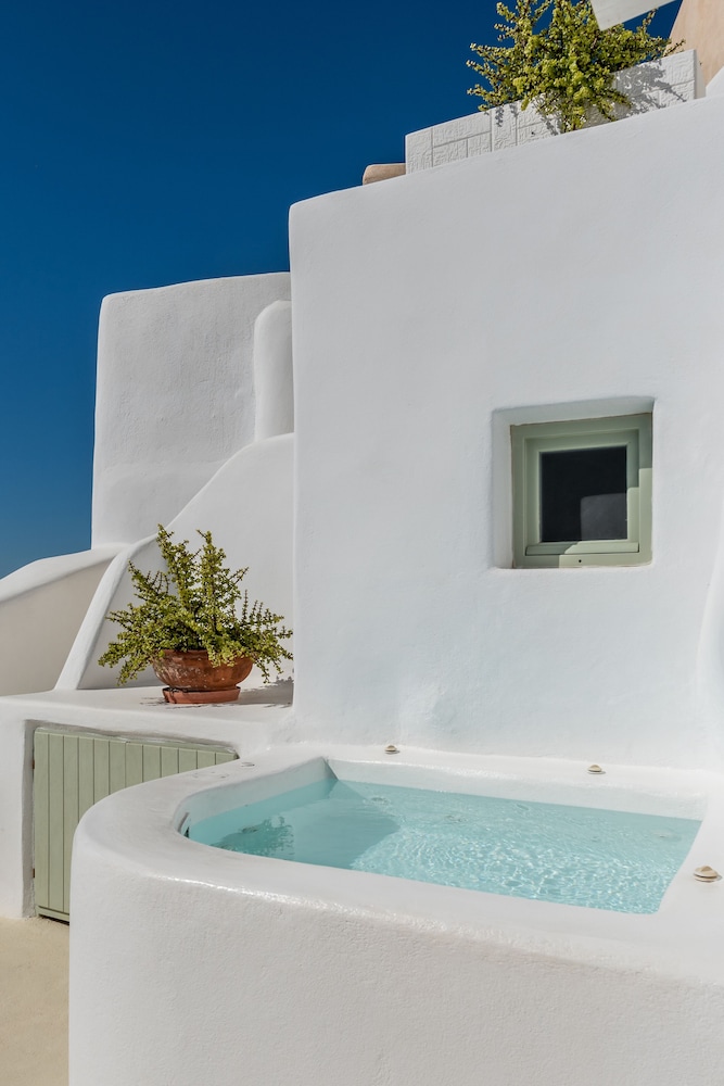 Family Suite, Jetted Tub (Caldera View) - Photo 10