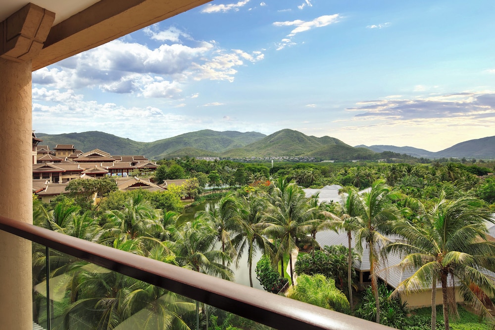 King Deluxe Scenic View Room - Photo 1