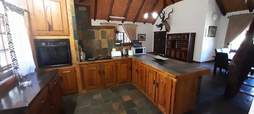 Family House - Photo 12