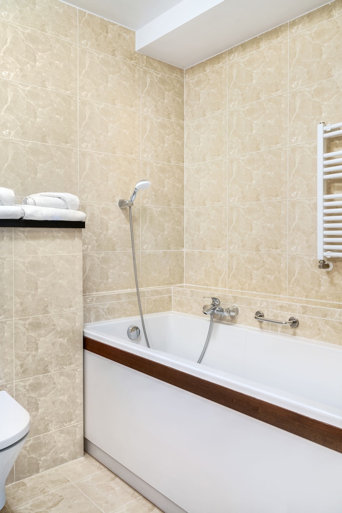 Junior Suite, 1 King Bed with Sofa bed, Bathtub - Photo 6