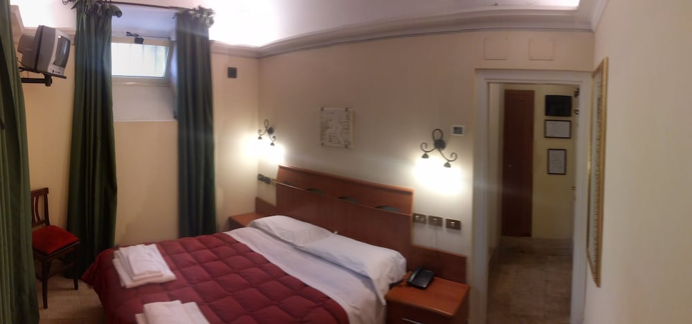 Basic Double Room photo 3