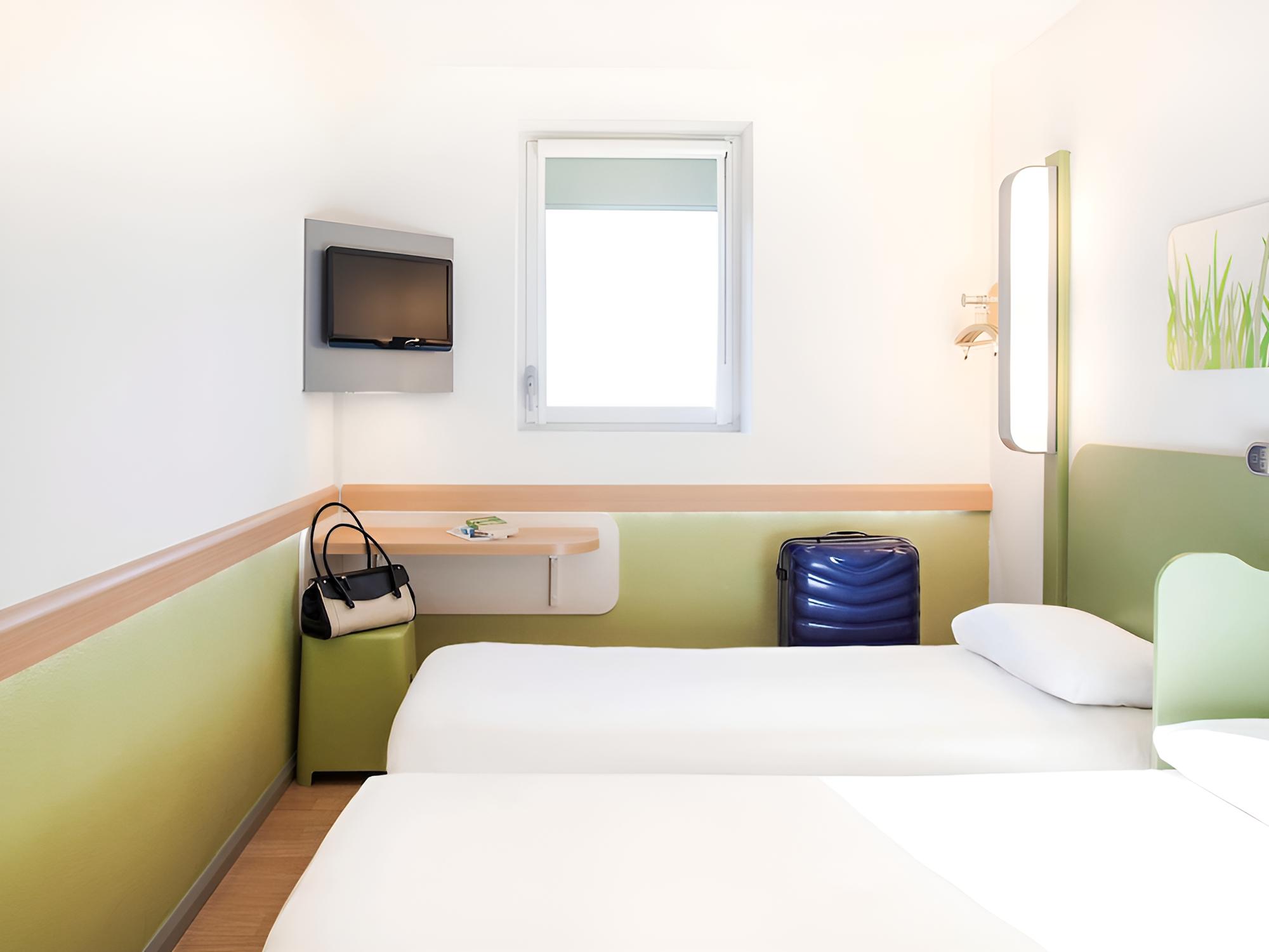 Classic Room, 2 Twin Beds photo 3