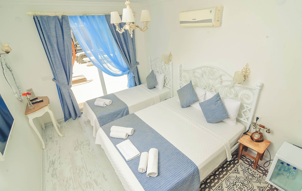 Comfort Triple Room, Pool View photo 3