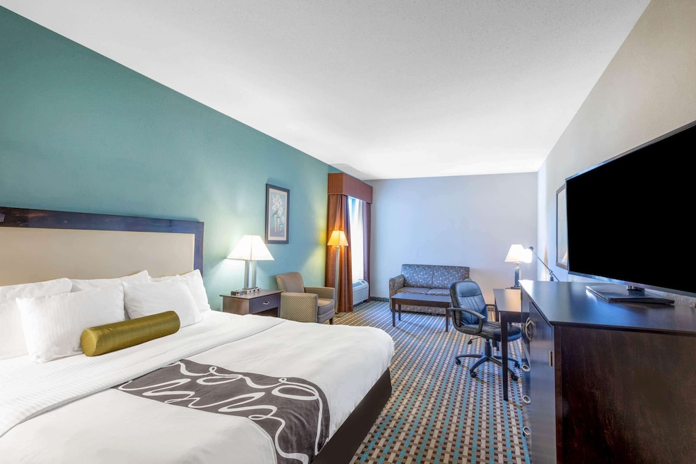 Room, 1 King Bed, Non Smoking - Photo 3