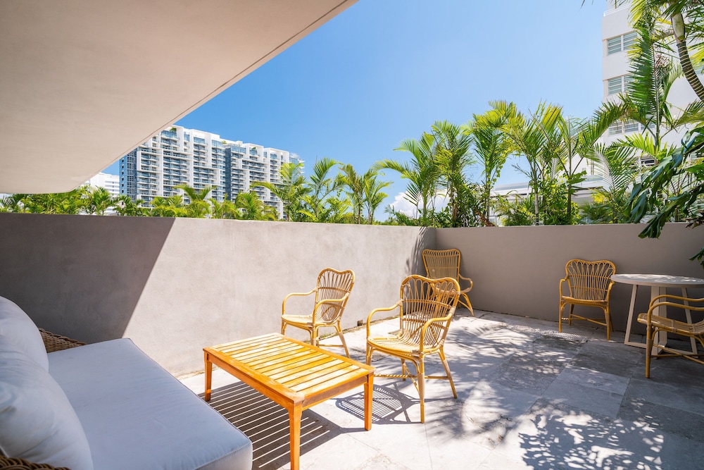 Jr. Suite King with Terrace - Photo 3